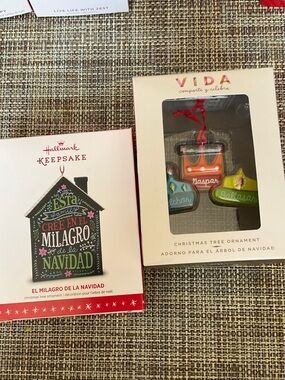 Hallmark- El Milagro de la Navidad" Christmas Ornament NWT